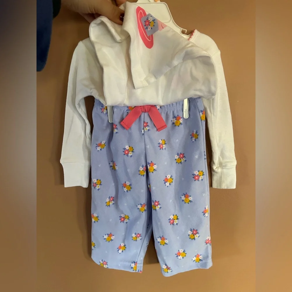 Carters 12mos pajama - never worn
